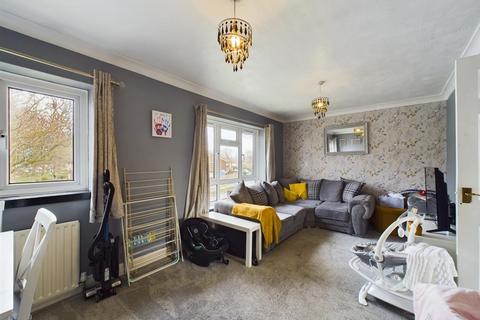 2 bedroom flat for sale, Whittington Road, Tilgate, Crawley, West Sussex. RH10 5AF