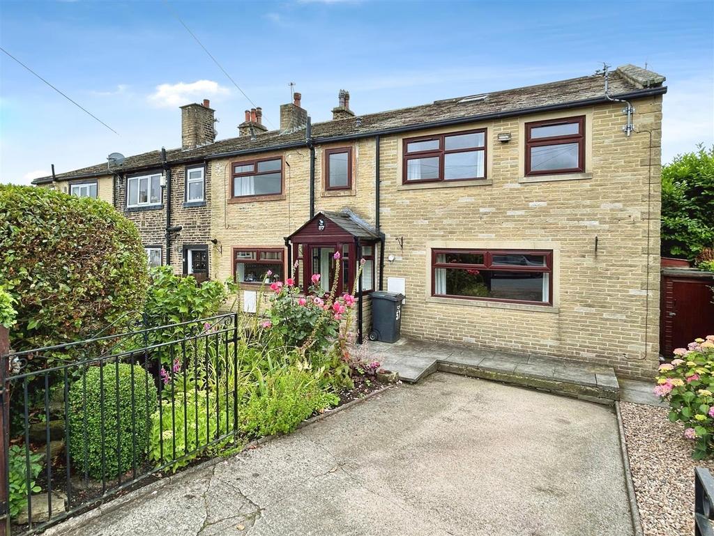 Newlands Grove, Northowram, Halifax 3 bed semidetached house for sale