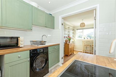 2 bedroom flat for sale, Chichester Drive East, Saltdean, Brighton