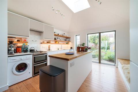127 Braidwood Road, London, SE6 1QY
