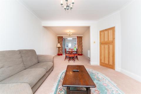 27 Cuckoo Dene, London, W7 3DS