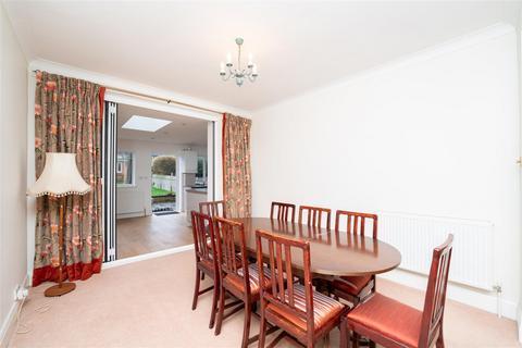 27 Cuckoo Dene, London, W7 3DS