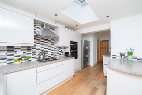 27 Cuckoo Dene, London, W7 3DS