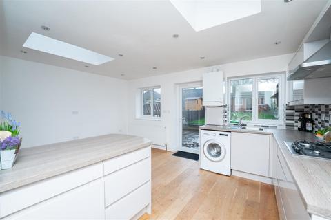 27 Cuckoo Dene, London, W7 3DS