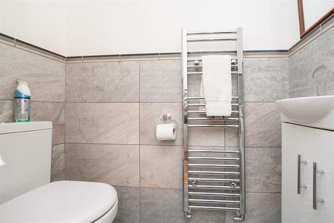 27 Cuckoo Dene, London, W7 3DS