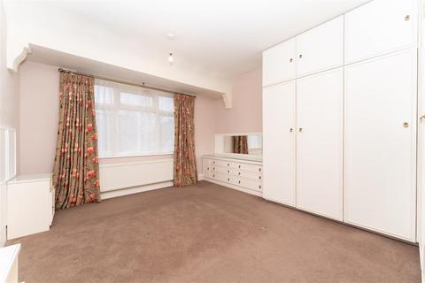 27 Cuckoo Dene, London, W7 3DS