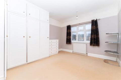 27 Cuckoo Dene, London, W7 3DS
