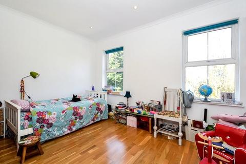 40 Green Lane, London, W7 2PB