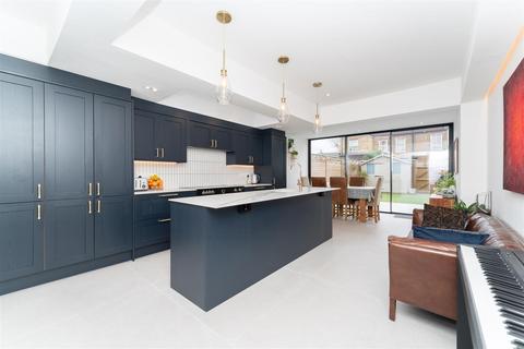122 Elthorne Avenue, London, W7 2JW