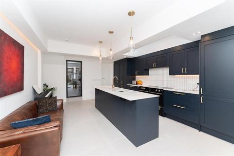 122 Elthorne Avenue, London, W7 2JW