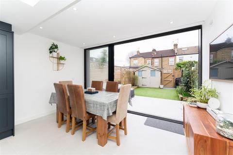 122 Elthorne Avenue, London, W7 2JW