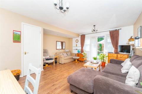 7 Mallard Close, London, W7 2PX