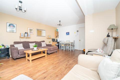 7 Mallard Close, London, W7 2PX