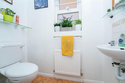 7 Mallard Close, London, W7 2PX