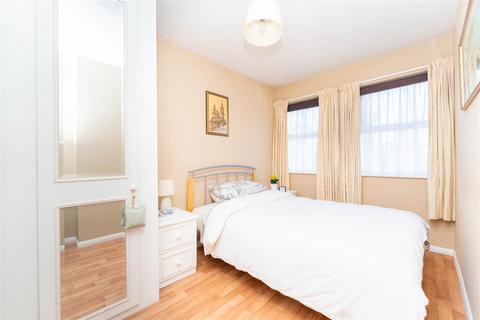 7 Mallard Close, London, W7 2PX