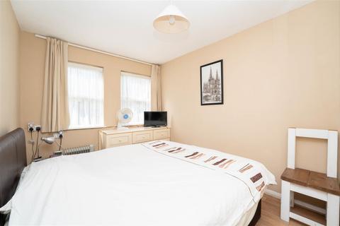 7 Mallard Close, London, W7 2PX