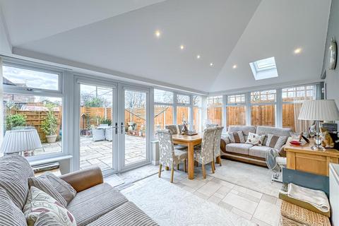 10 Caernarvon Close, Hockley, SS5 4XH