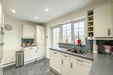 10 Caernarvon Close, Hockley, SS5 4XH