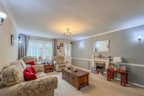 10 Caernarvon Close, Hockley, SS5 4XH