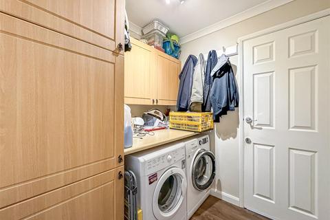 10 Caernarvon Close, Hockley, SS5 4XH