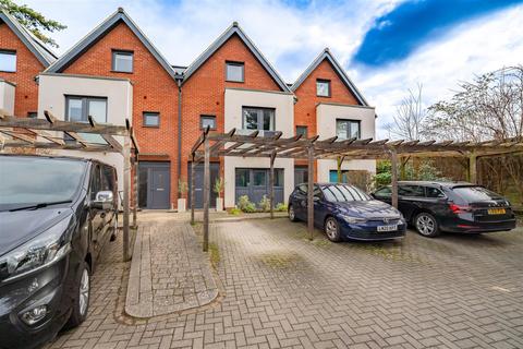 4 bedroom townhouse for sale, Drayton Green, Ealing