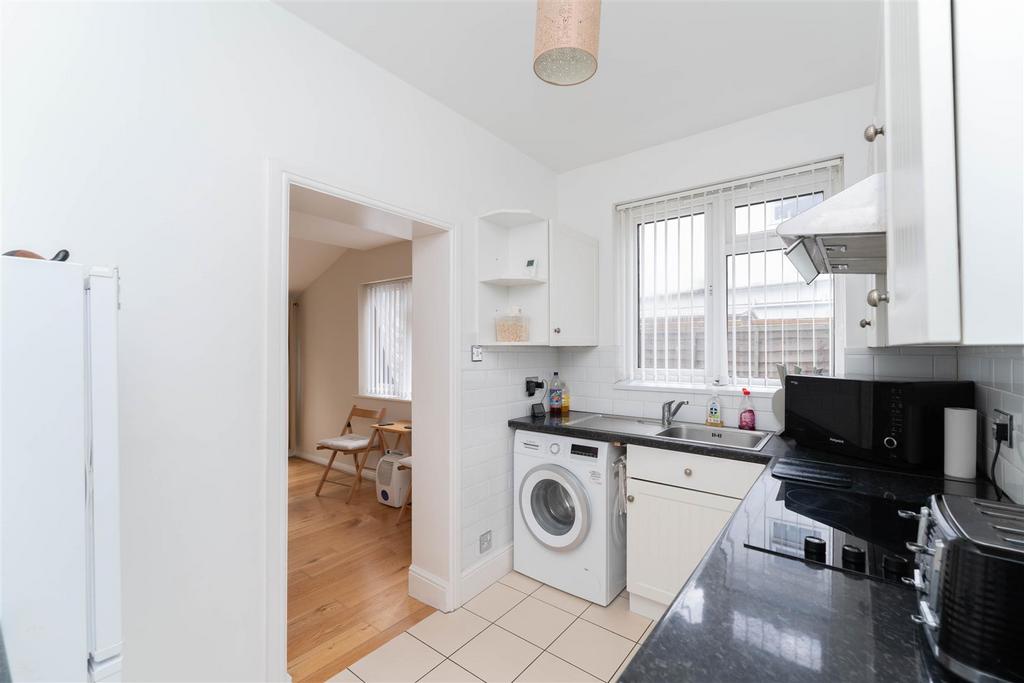 87b St Marks kitch 2.jpg