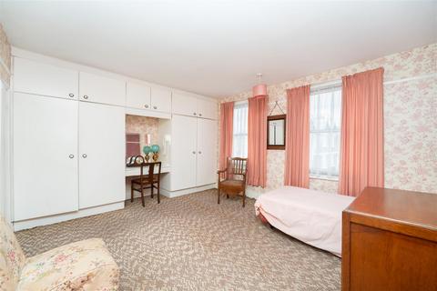 9 Dudley Gardens, London, W13 9LU