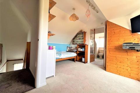 4 bedroom detached bungalow for sale, De La Warr Road, Bexhill-On-Sea TN40