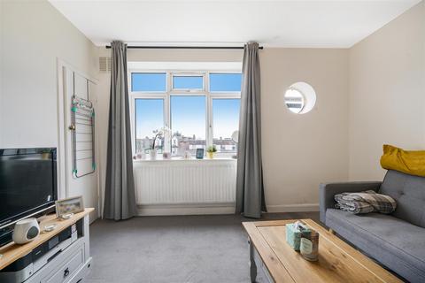 2 bedroom flat for sale - Neasden Lane, Neasden
