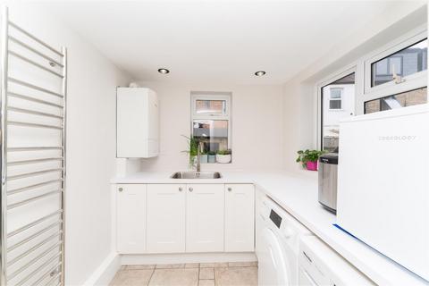 24 Whitehall Road, London, W7 2JE