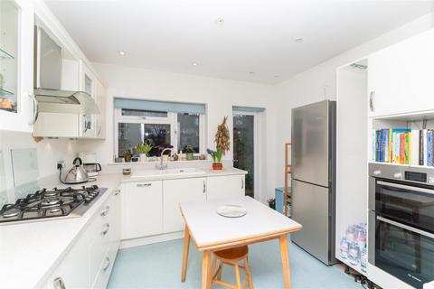 33 Niagara Avenue, London, W5 4UD