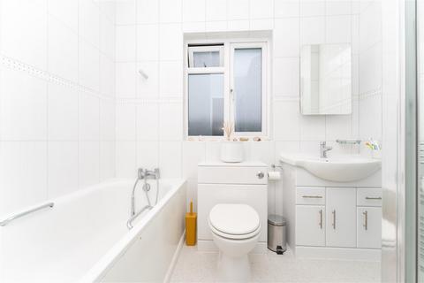 33 Niagara Avenue, London, W5 4UD