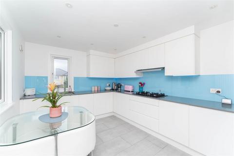 47a Cedar Grove, London, W5 4AS