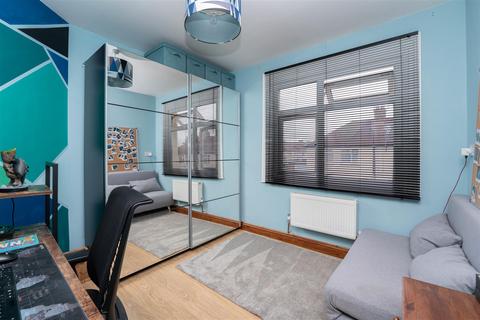 47a Cedar Grove, London, W5 4AS