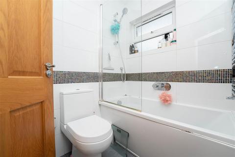 47a Cedar Grove, London, W5 4AS