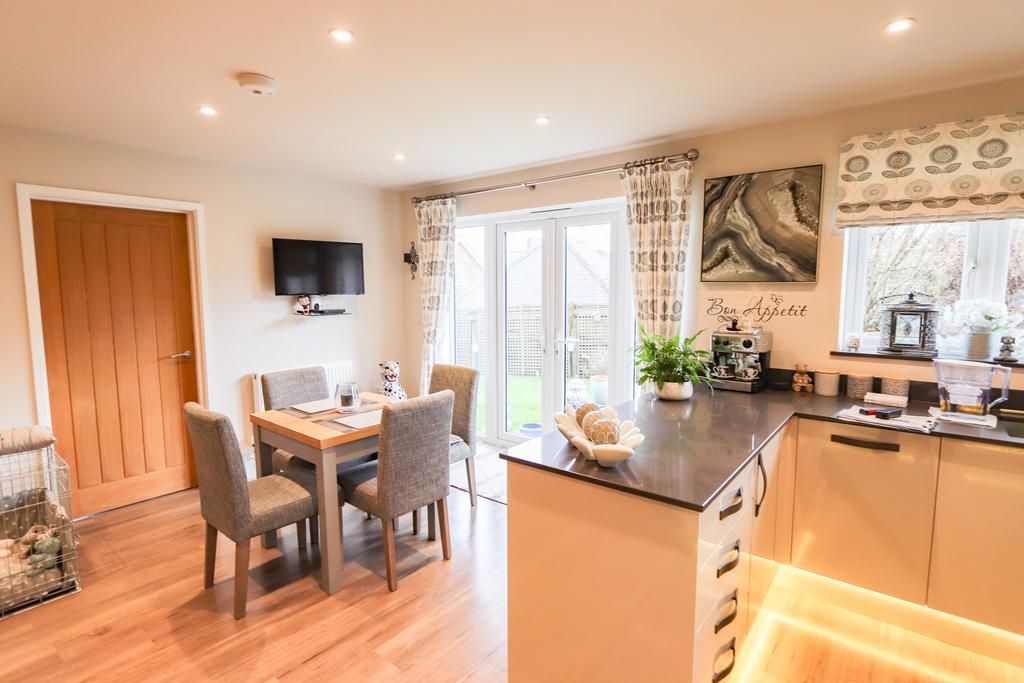 Kitchen/dining/family room