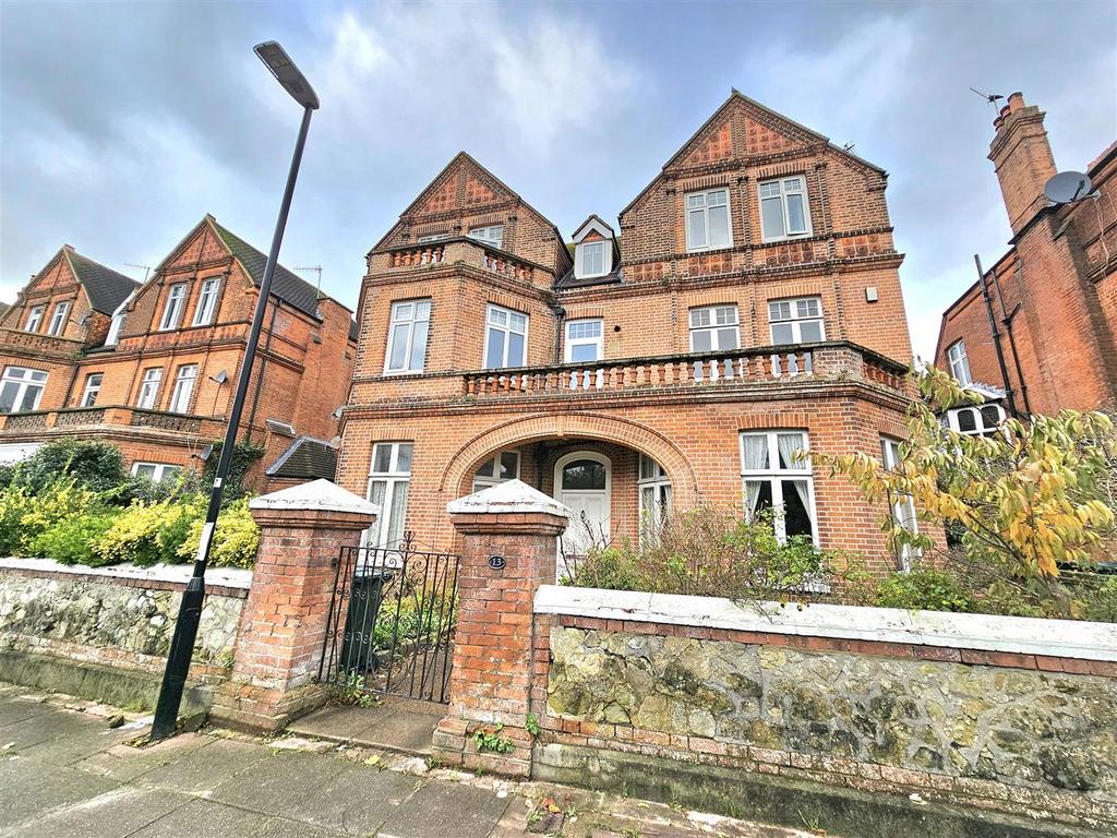 Hartfield Road, Eastbourne BN21 3 bed property for sale £250,000