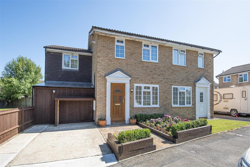 Quinnell Drive, Hailsham 3 bed semidetached house for sale £315,000