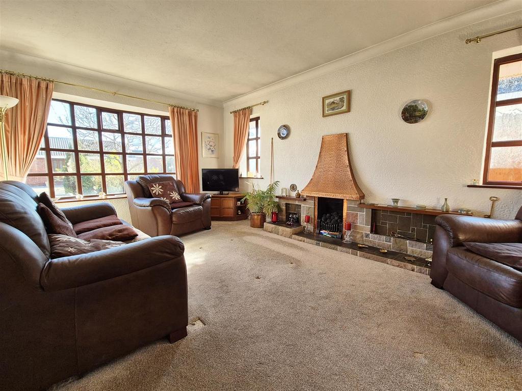 Broadwood Way, Lytham 2 bed detached bungalow for sale £285,000