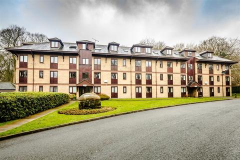 3 bedroom apartment for sale, Woodhall Park, Halifax HX3