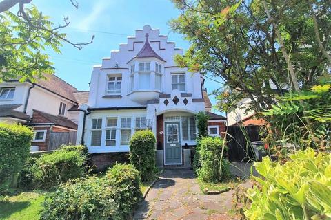 3 bedroom detached house for sale, Glynde Avenue, Eastbourne BN22