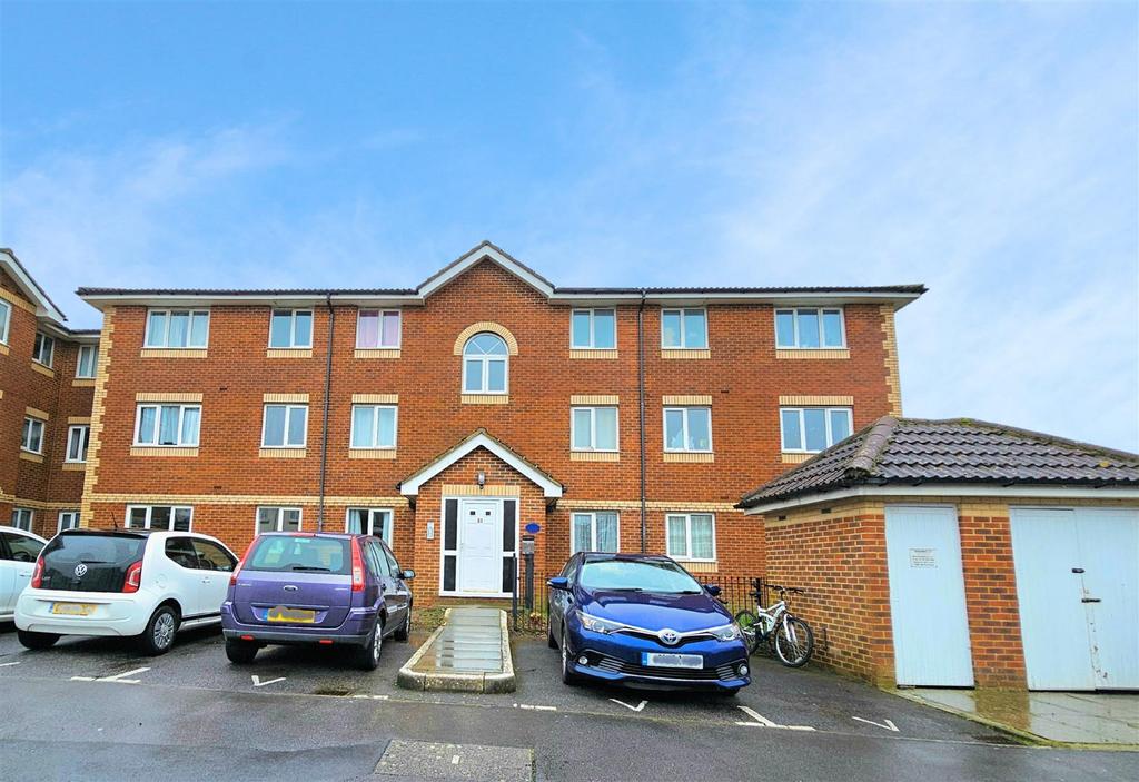 Broad Oak Close, Eastbourne BN23 2 bed ground floor flat £170,000