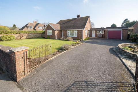 1 Chappell Close, Liphook, GU30 7BL