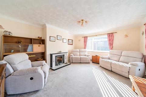 1 Chappell Close, Liphook, GU30 7BL