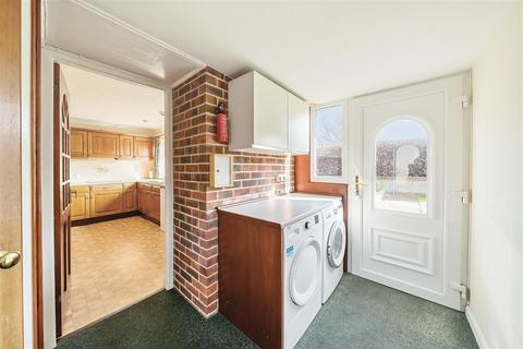1 Chappell Close, Liphook, GU30 7BL