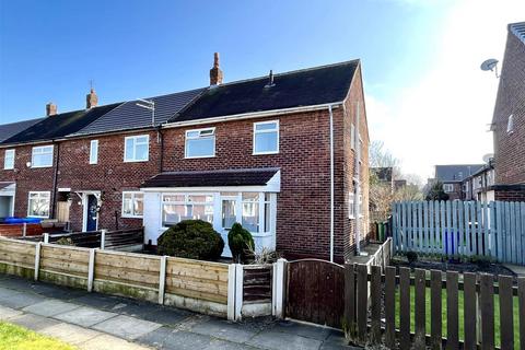 3 bedroom semi-detached house to rent, Stansted Walk, Manchester