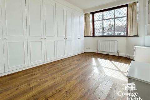 3 bedroom terraced house to rent, Dorchester Avenue, London