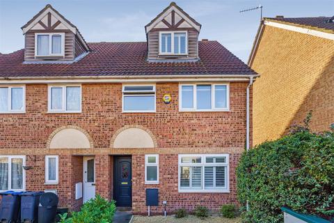 69 Heathfield Drive, Mitcham, CR4 3RD