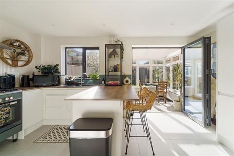 69 Heathfield Drive, Mitcham, CR4 3RD