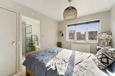 69 Heathfield Drive, Mitcham, CR4 3RD